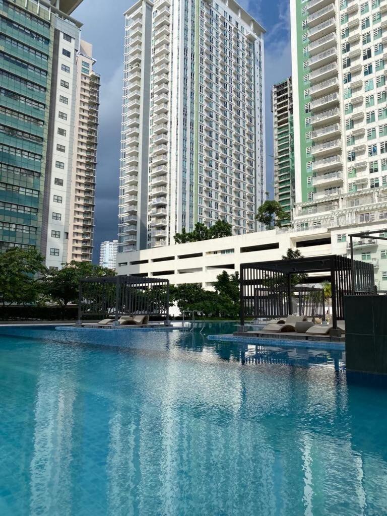 Apartment Cozy 2 Bedroom In A Prime Area *